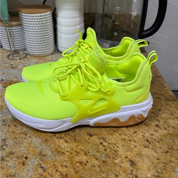 Nike React Presto Volt size 8 - Picture 3 of 9